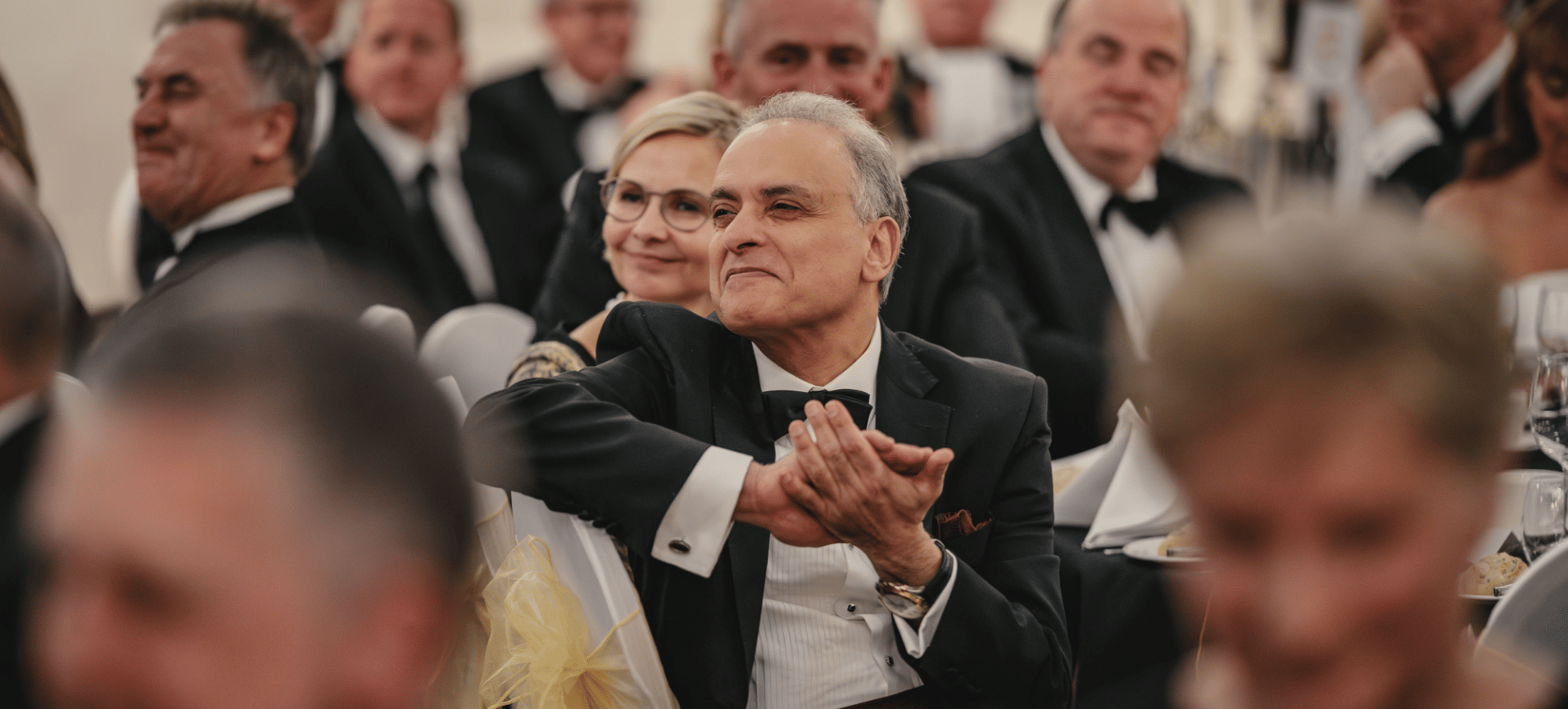 A man applauding at an awards ceremony 